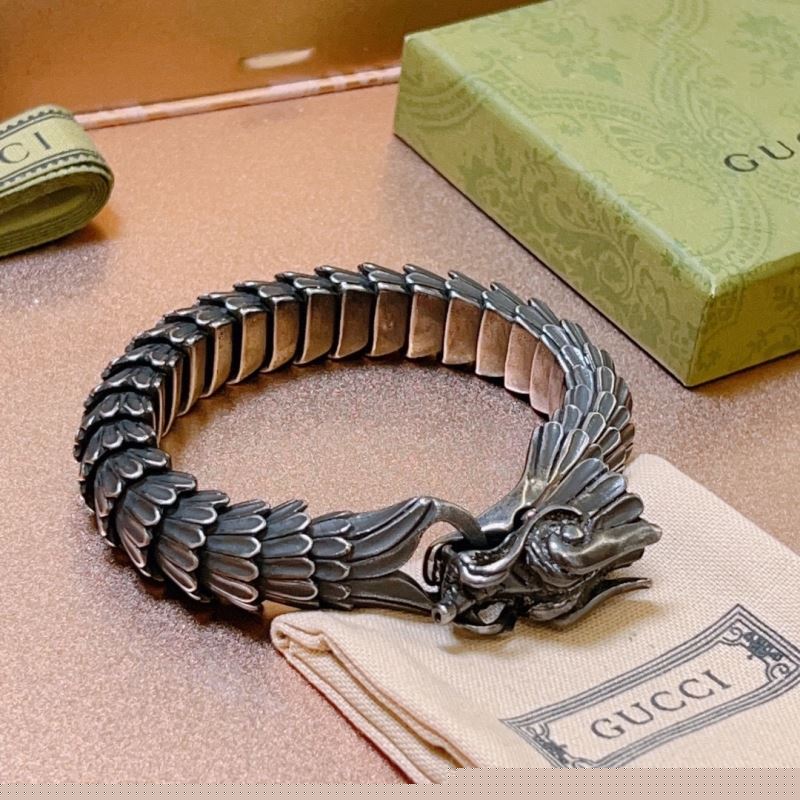 G*u*i bracelets